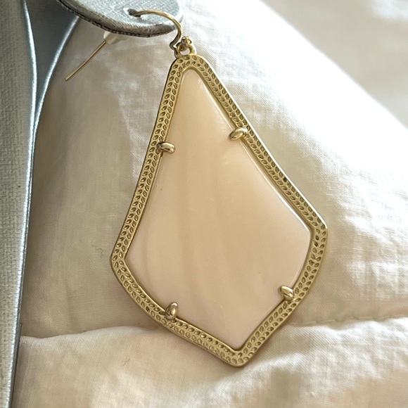 NWT Kendra Scott RARE & Retired Alexandra Earrings White Pearl Yellow Gold W😍W! - Picture 12 of 15